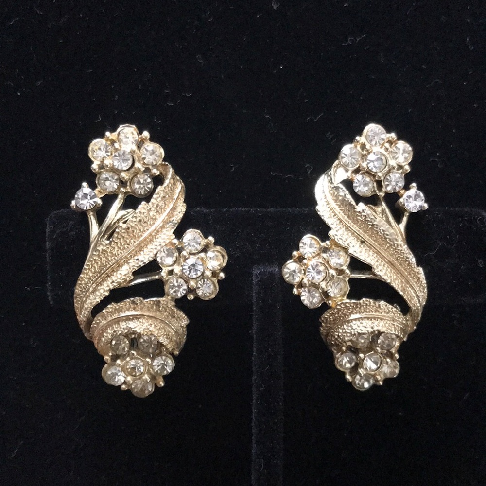 ✨Beautiful Coro signed clip earrings ✨